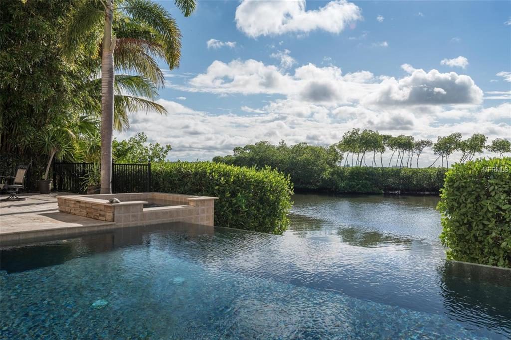 1356 Point Crisp Rd in Siesta Key