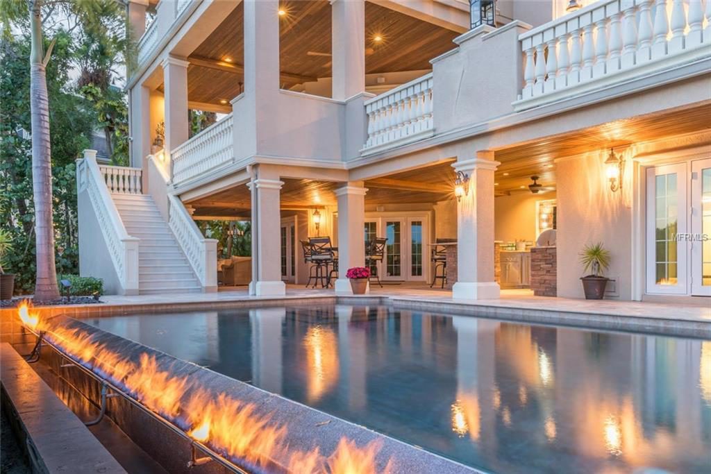 1356 Point Crisp Rd in Siesta Key